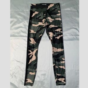 Forever 21 camo workout leggings, size M